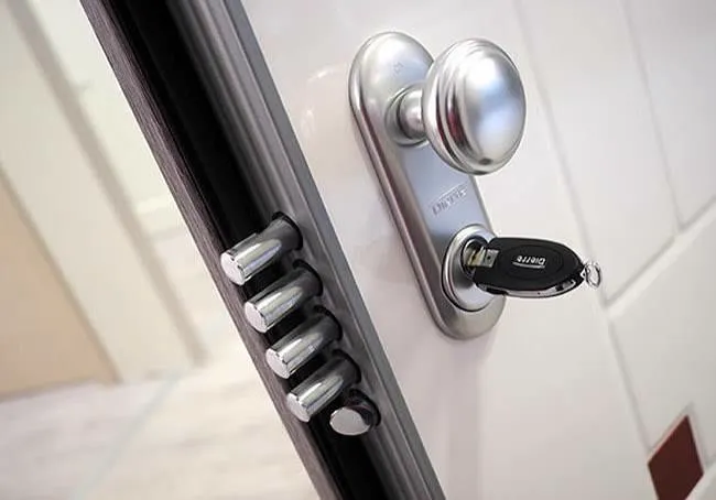 Porta blindada Dierre com sistema de fecho multiponto